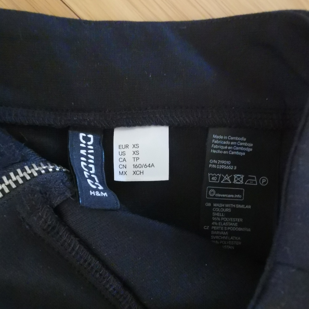 ⚡FLASH SALE H&M skirt with pockets - Picture 3 of 3